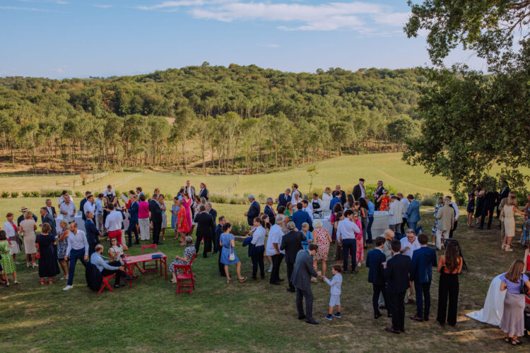 Le Domaine de Tilh est un lieu de réception idéal pour vos cocktails. La vue sur la forêt et les Pyrénées Atlantique garanti à ce gîte une authenticité